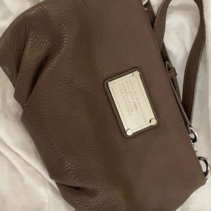 MARC JACOBS TAN CROSS BODY BAG